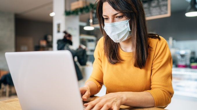 Trabaja desde casa, con líneas telefónicas de Empresa